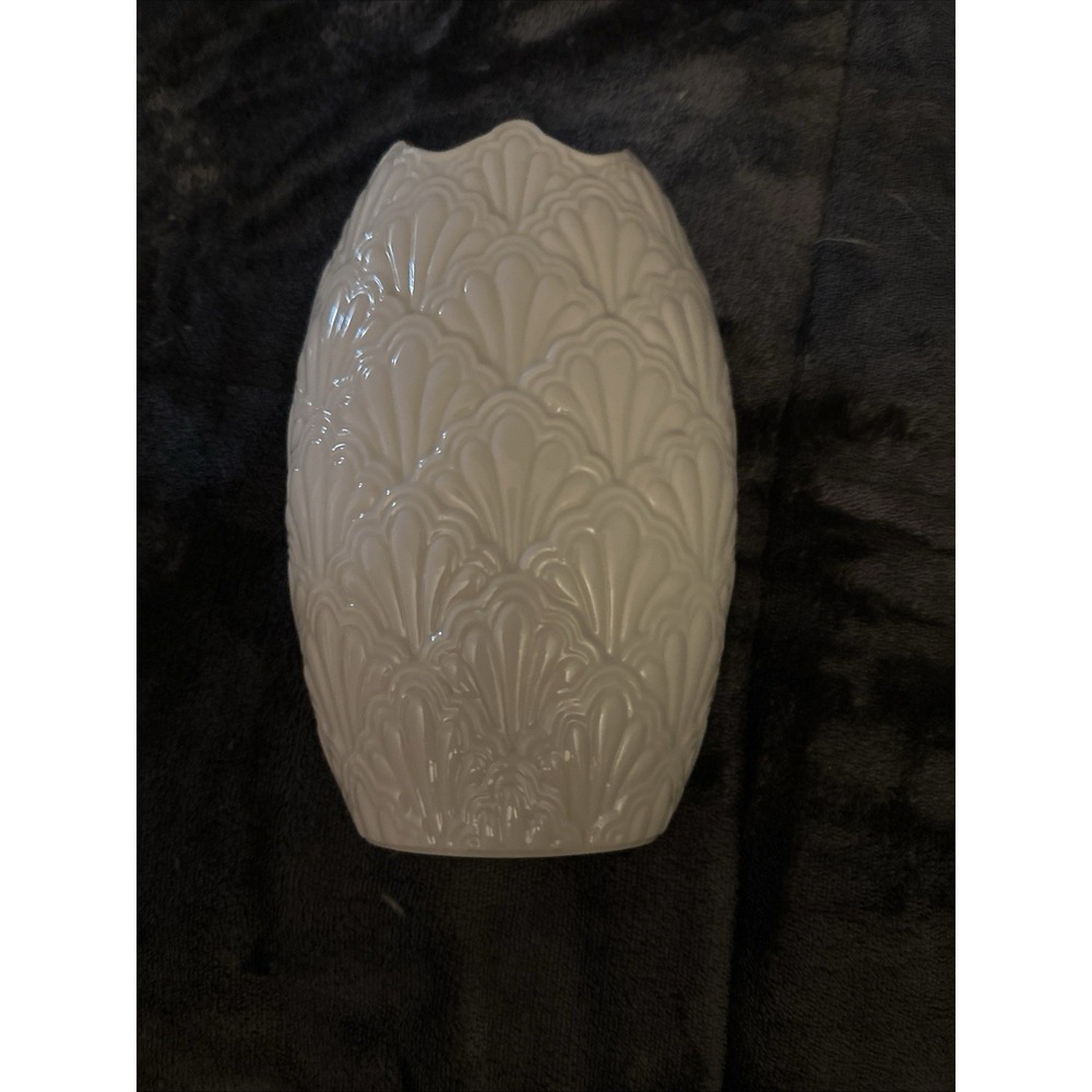 Lenox JACQUARD Large Vase Scalloped Rim Embossed Pattern Gold Trim 10" tall